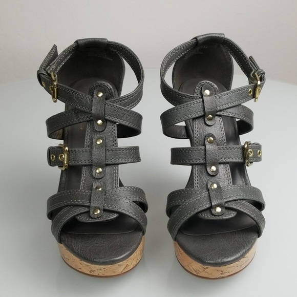 Sbicca Karen Grey Leather Wedge - Picture 2 of 7